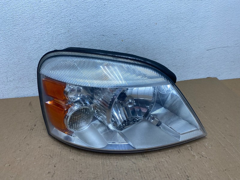 2004 - 2007 Ford Freestar Right Passenger RH Side Headlight Halogen AD8095 DW