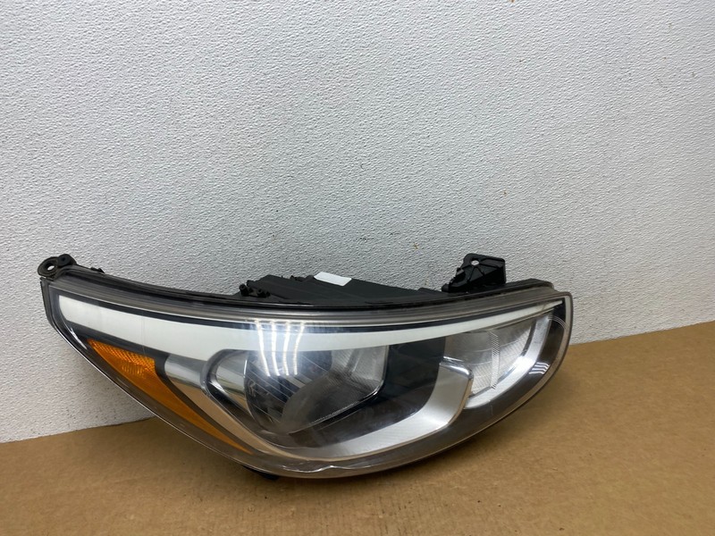 2015 to 2017 Hyundai Accent Right Passenger Halogen Headlight OEM AD4523 DW