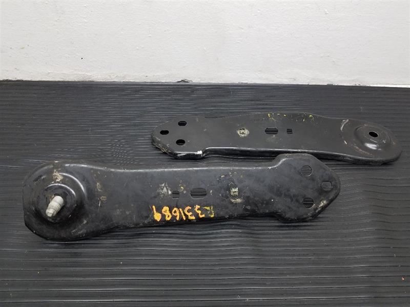 18-23 Chevrolet Traverse Rear Subframe Mounting Brackets Pair OEM 23392674