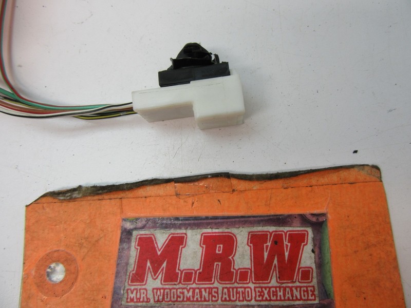WIRE PLUG CONNECTOR OFF RIGHT DOOR MIRROR PASSENGER SIDE RF RH R PIGTAIL HARNESS