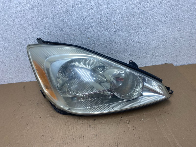 2004-2005 Toyota Sienna Right Passenger Halogen Headlight OEM AD8011 DW