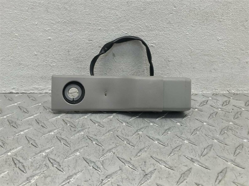2005-2009 GMC ENVOY CHEVY TRAILBLAZER FRONT SEAT BELT BUCKLE GREY OEM 19148786