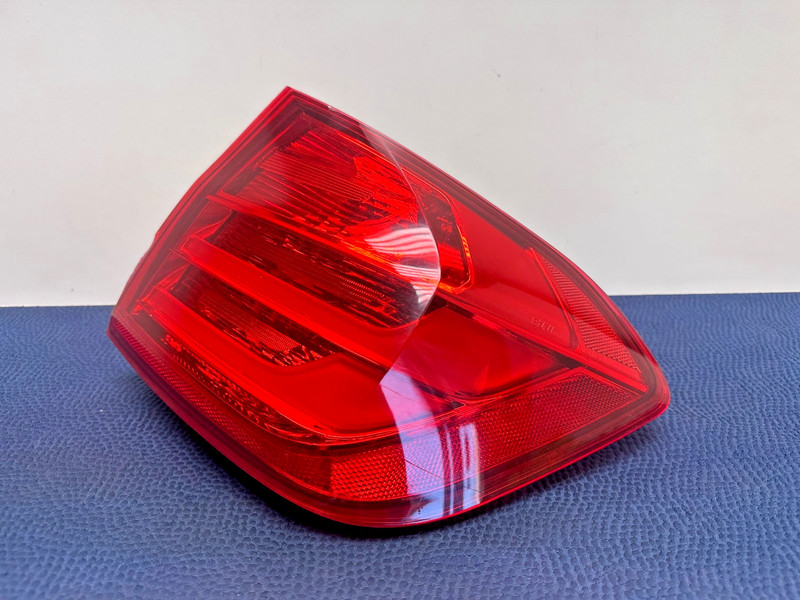 12-15 BMW F30 3-Series M3 Rear Right Passenger Quarter Taillight Lamp Sedan OEM