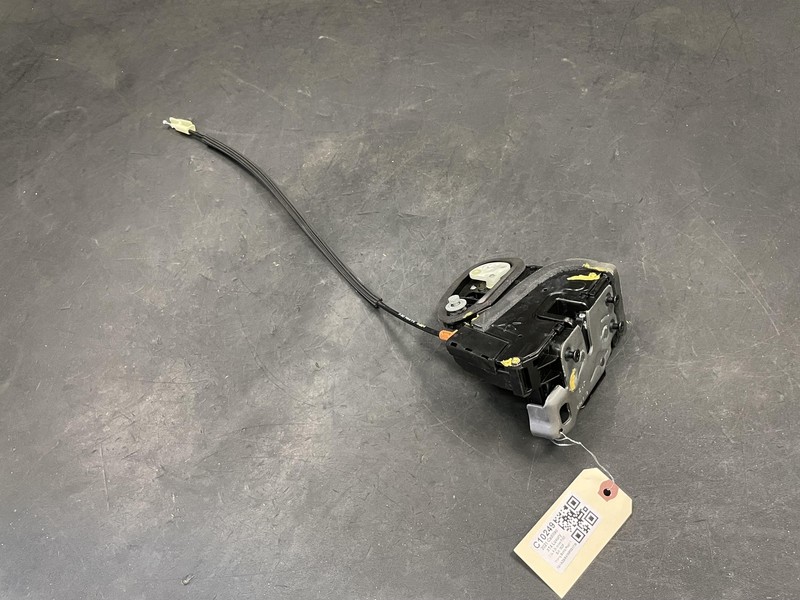 Front Right Door Lock Latch 2021 Cadillac XT4 13533690 2019 2020 2022 2023