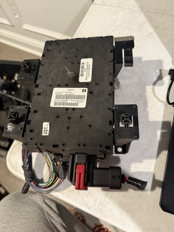 10-12 FORD FUSION ENGINE COMPARTMENT FUSE BOX RELAY JUNCTION OEM 9E5T-15604-BH