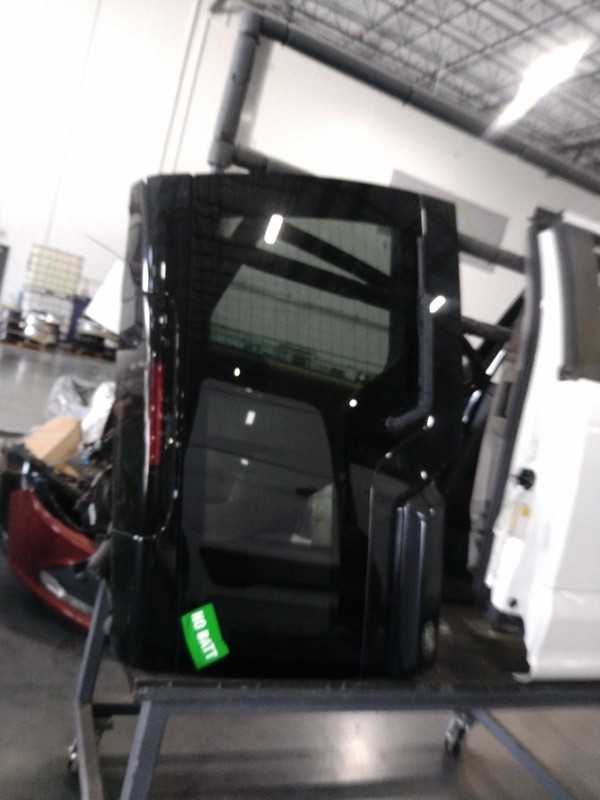 Used Deck Lid fits: 2016 Land rover Lr4 upper w/o antenna in glass privacy tint