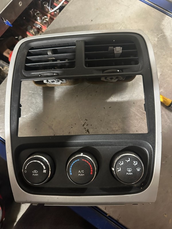 11-17 COMPASS PATRIOT CALIBER HEATER A/C AC CONTROL UNIT ASSEMBLY W/ VENT BEZEL