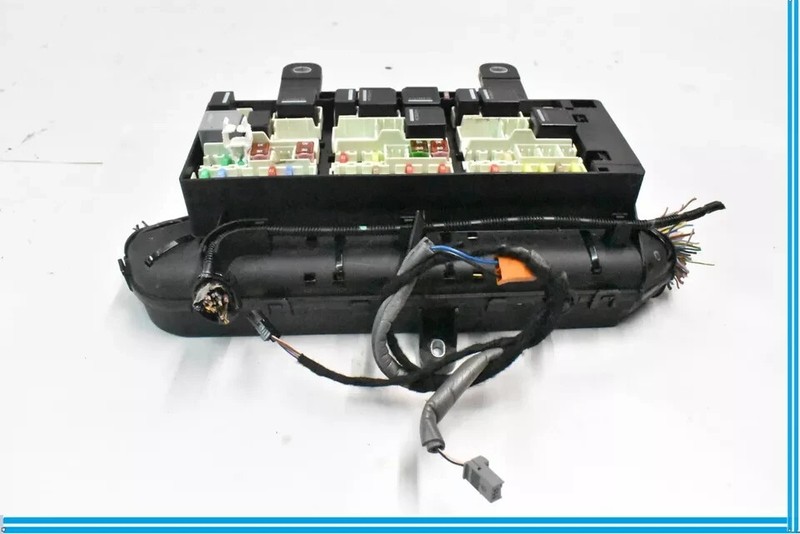17-20 Jaguar X761 F-Pace Fuse Junction Relay Box Block Module Unit OEM