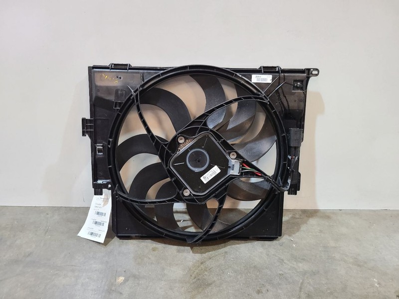 Radiator Fan Motor Fan Assembly Fits 12-18 BMW 320i 591842