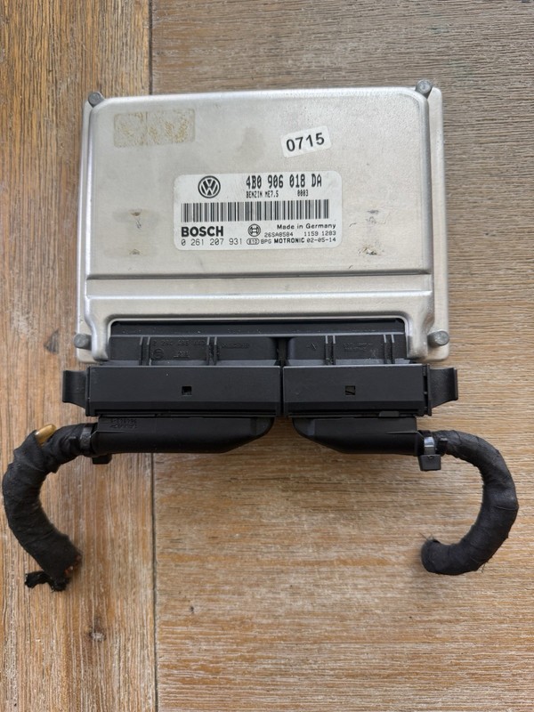 02-05 VW Passat Engine Control Unit ECU 4B0906018DA COMPUTER ECM PIG TAIL WIRING