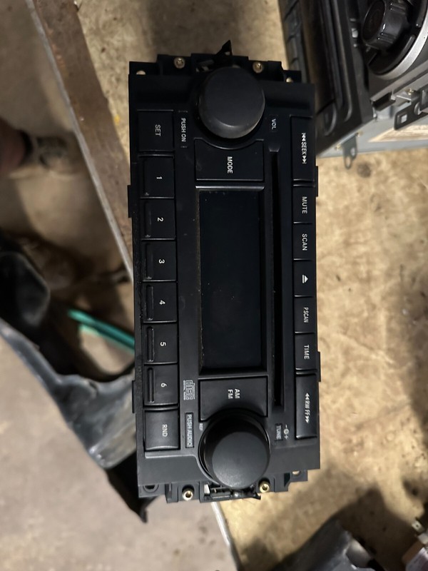 04-10 JEEP DODGE CHRYSLER OEM Radio STEREO CASSETTE PLAYER P05091710AGREF