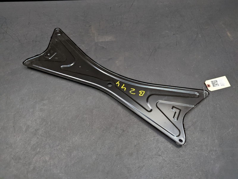 Rear Trunk Floor Brace Bracket 2018 BMW 430i 51717276204 2017 2019 2020