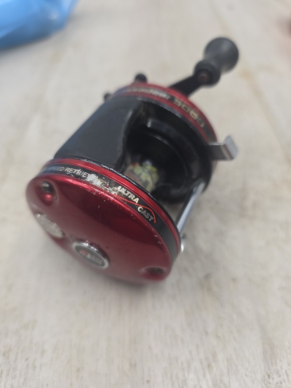 Abu Garcia Ambassadeur 5000Retrieve Ultra Cast Red Reel READ AD