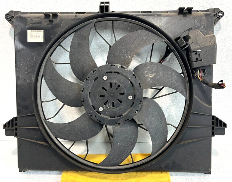 06-13 MERCEDES R350 RADIATOR COOLING FAN & SHROUD OEM