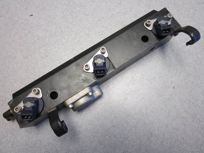 852379A6 Mercury Optimax 135 150 HP Fuel Rail Starboard Right 852379T6