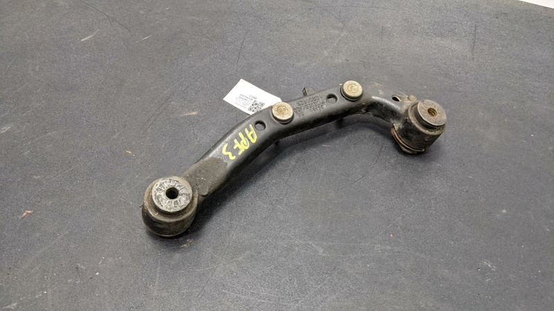 Front Differential Carrier Right Bracket 15201932 2016 Chevrolet Suburban 07-20
