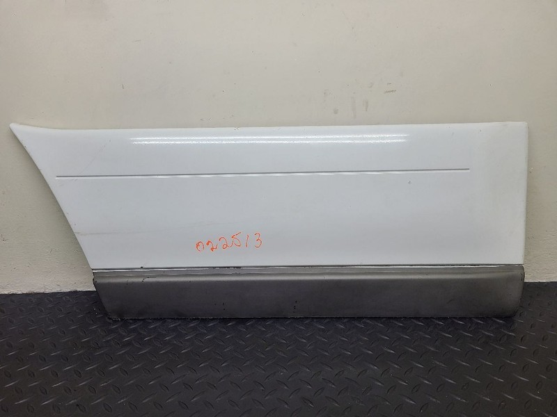 01-02 Lincoln Navigator Rear Right Door Molding White OEM 1L7Z-7824736-AAC