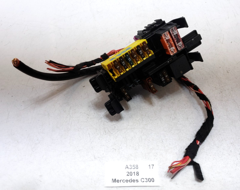 ✅ 17-23 OEM Mercedes C300 C43 C63 A205 W205 Engine Fuse Relay Box Module