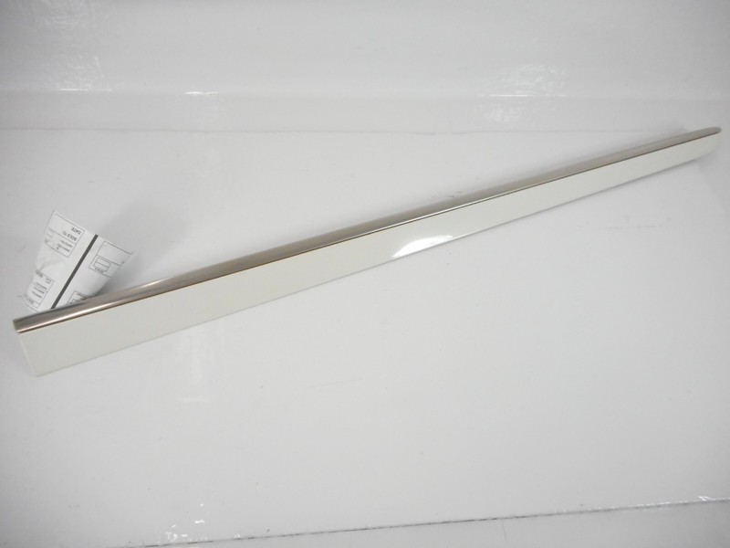 Mercedes-Benz GL450 Front Door Moulding Center Trim Passenger Right OEM 07-2012