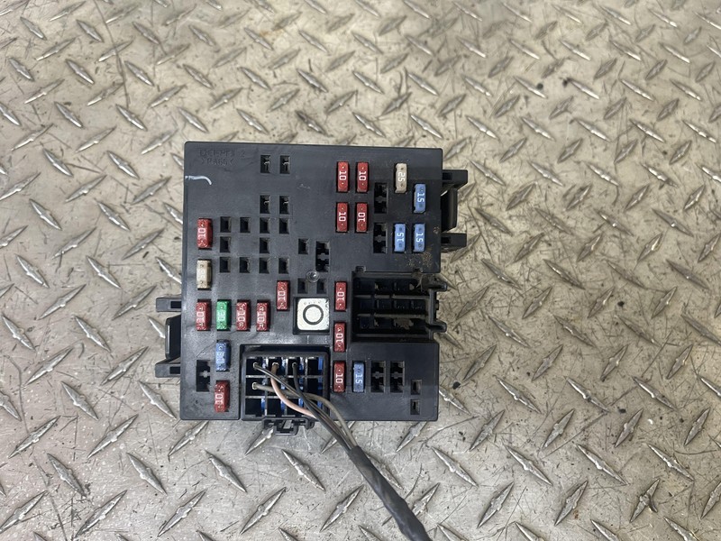 03 - 05 OEM SILVERADO SIERRA 1500 INTERIOR DASH CABIN FUSE RELAY BOX 15058030-07