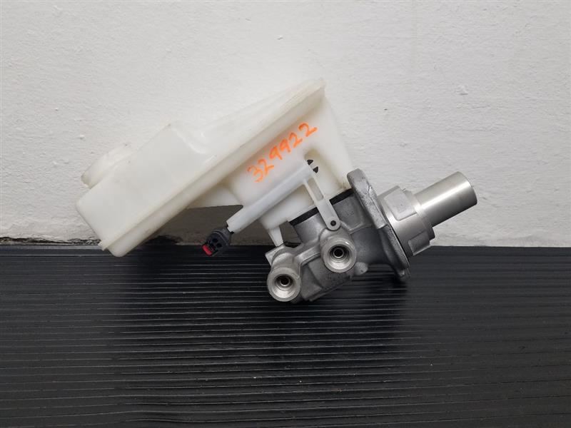 17-23 GMC Acadia Brake Master Cylinder OEM 84644599