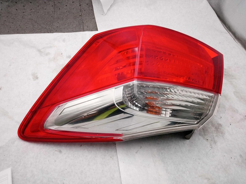 2015 Honda Accord Right Tail Light Assembly OEM Used 91611 4DR SED