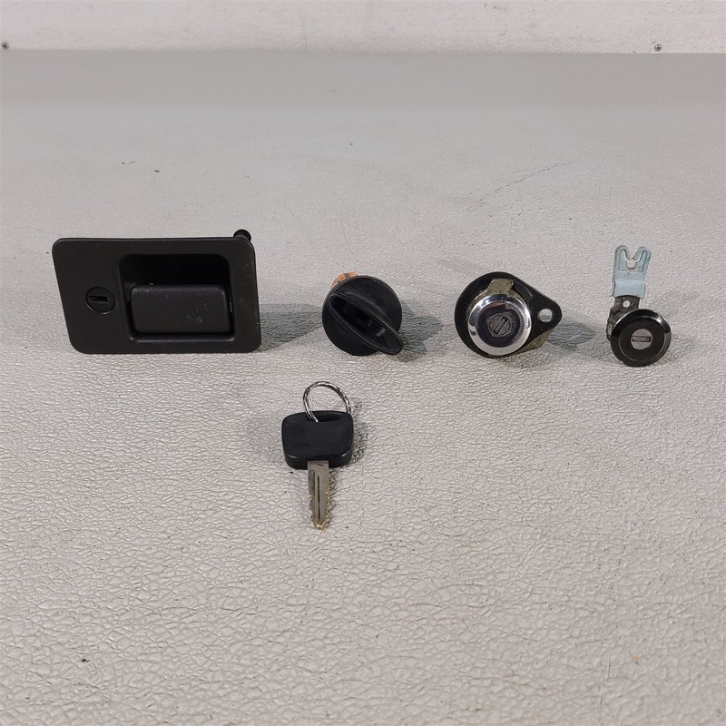 99-04 Mustang Ignition Door Trunk Lock Set Cylinder Key Aa7385 Aa7465