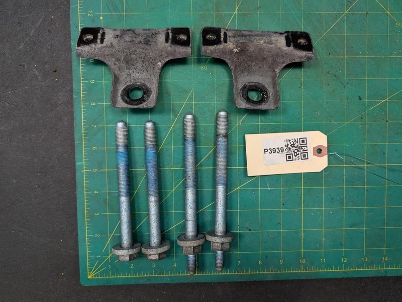 Rear Crossmember Bolts + Exhaust Brackets Set 2007 Mercedes R350 2006 - 2012