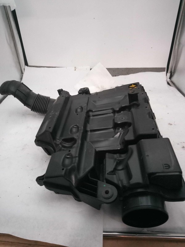 Used Air Cleaner Assembly fits: 2021 Jeep RenegadeGrade B