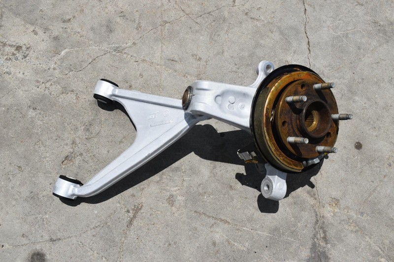 1997-04 CORVETTE C5 RH UPPER CONTROL ARM/STEERING KNUCKLE SPINDLE 10237239 USED