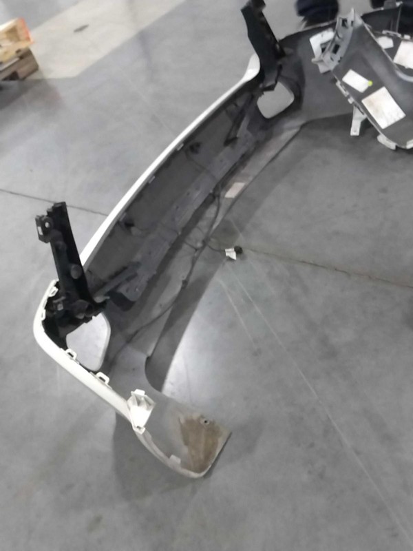 2011-2013 BMW X5 White Bumper Assembly OEM 51127158449 4DR SUV 58000 Miles