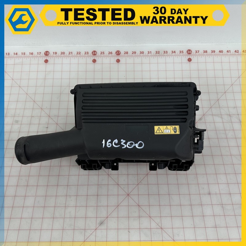15-18 Mercedes C300 W205 2.0L AIR INTAKE CLEANER FILTER HOUSING BOX OEM