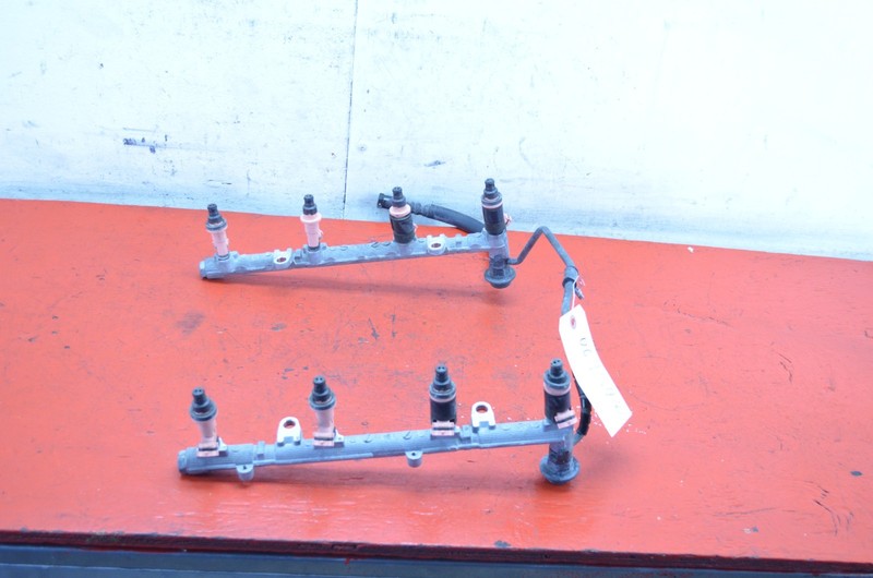 01-06 LEXUS LS430 4.3L FUEL RAIL W INJECTORS OEM