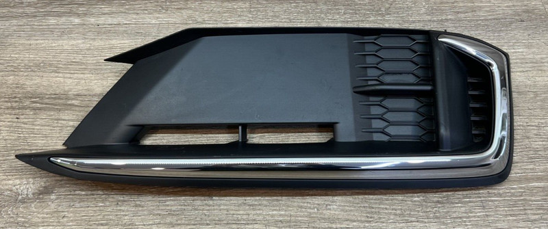 2019-2020 Honda Civic RH Bumper GrilleOEM 19-38 71103