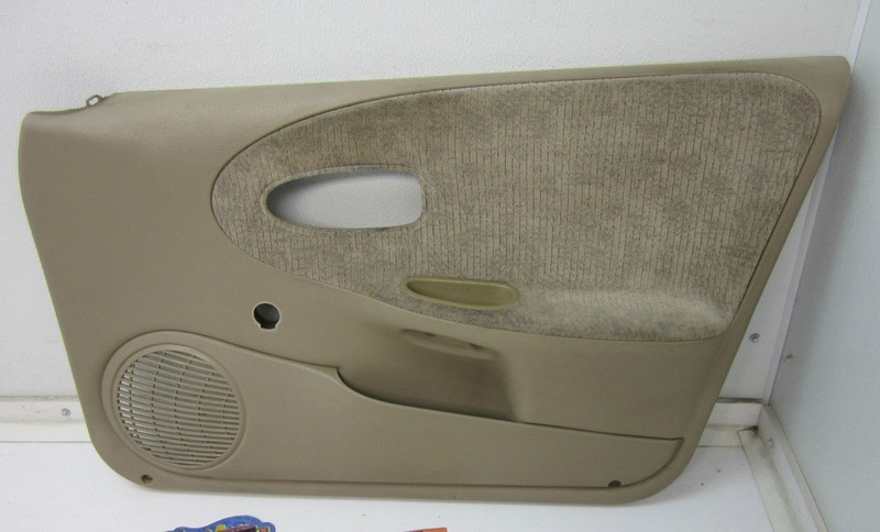 96-99 SATURN S SERIES RIGHT PASSENGER SIDE FRONT DOOR PANEL TAN SL1 SL2 RF R RH