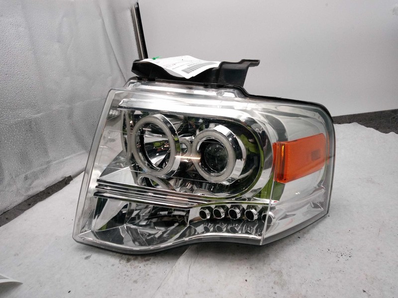 2008 Ford Expedition Left Headlight Assembly Black OEM 133927 181K Miles
