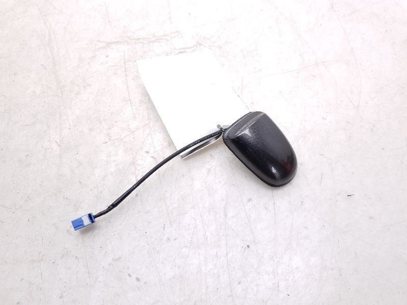 10 TOYOTA COROLLA ROOF MOUNTED ANTENNA