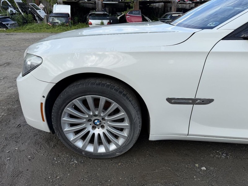 2009-2015 BMW 750i Left Driver Side Fender White Clearcoat Peeling