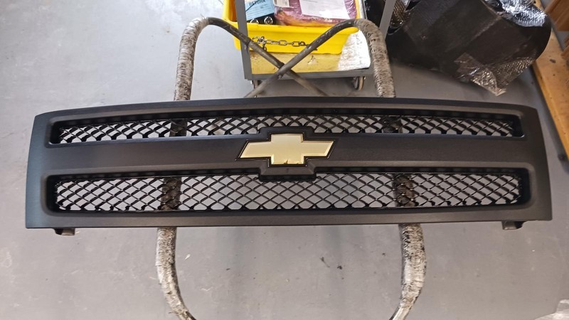 07-'13 CHEVROLET SILVERADO 1500 Grille OEM Grade B Condition!