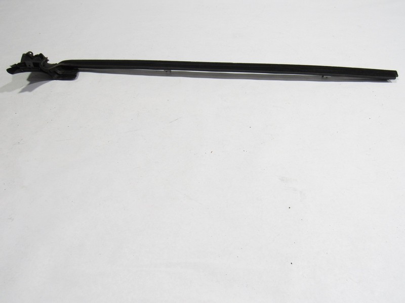 14-20 Jaguar F-Type S 2016 Right Passenger Door Window Weather Strip Seal :A