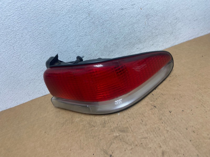 1995 to 2000 Chrysler Cirrus Right Driver RH Tail Light Oem AD5136 LK