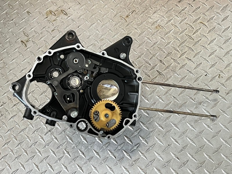 18 Kawasaki BR 125 J Z125 PRO Z Engine Motor Right Side Crank Case Oil Pump
