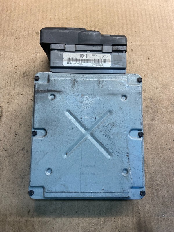 1998 1999 Ford Van E250 E350 5.4L Engine Control Module Unit ECU z8671 DG