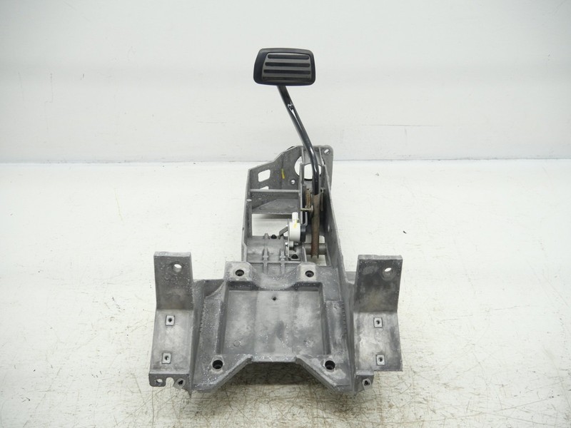 2014-2019 Chevrolet Corvette C7 Steering Column Brake Pedal Bracket 20982847