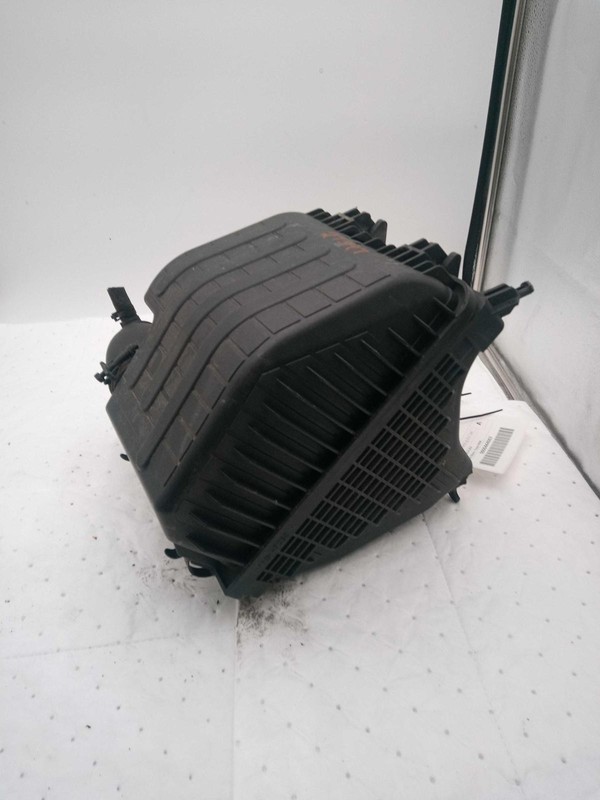 2015 Hyundai Santa Fe Air Cleaner Assembly OEM 281104Z250 Used 152K Miles