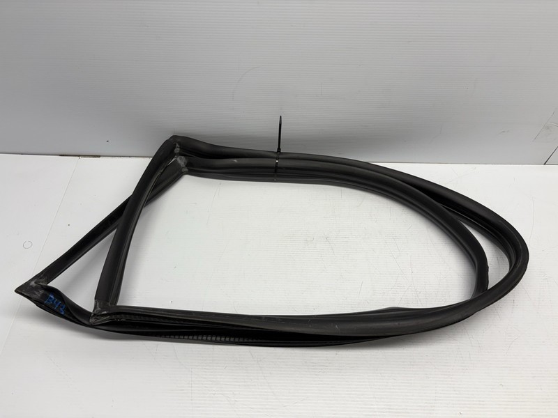 99-12 Porsche 911 996 997 Coupe Quarter Window Weather Strip Seal Left Right Set