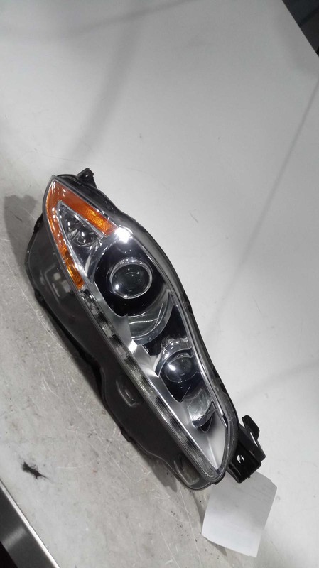 Used Right Headlight Assembly fits: 2011 Jaguar Xj xenon HID w/adaptive headlamp