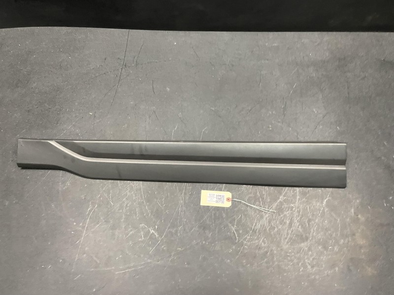 Front Right Door Lower Molding 2022 Subaru Forester 91112-SJ220 2019 2020 - 2023