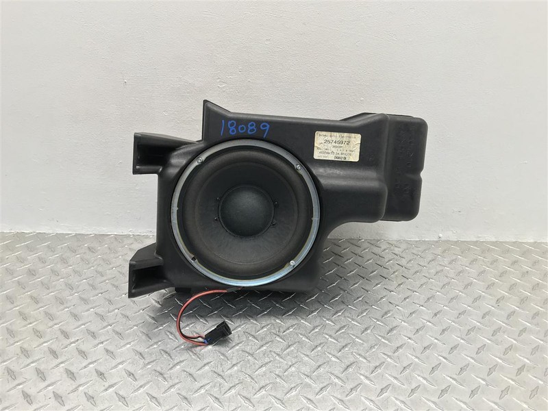 2004 CADILLAC SRX REAR SUBWOOFER OEM 25745972