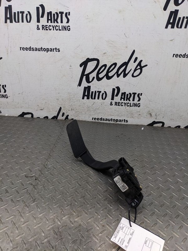 2015 - 2020 CHEVROLET SUBURBAN GAS PEDAL ACCELERATOR THROTTLE SENSOR OEM 1183098